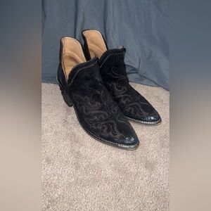 Circle G Distressed Black Booties